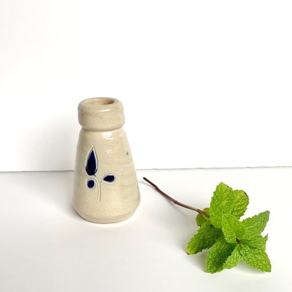 Glazed pottery bud vase.    B2 - Picture 2 of 6